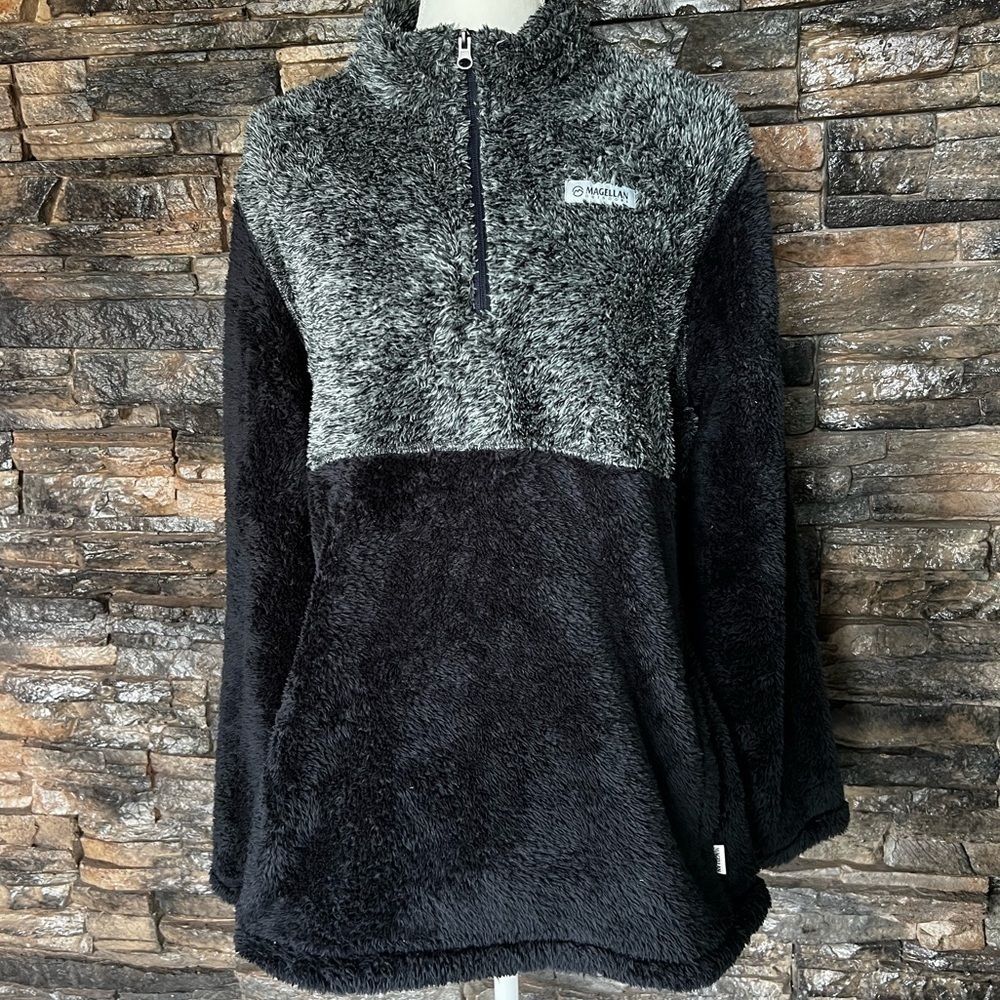 MAGELLAN OUTDOOR S Black and Gray Zip-Up Sweater